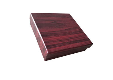 চীন গম্বুজ সারফেস ভিতরে 1200gsm কার্ডবোর্ড সঙ্গে গভীর লাল কাঠের রঙ ঢাকনা এবং বেস বক্স কারখানা